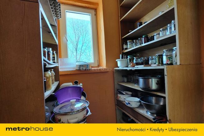 Dom na wsi z dużą działką i zabudowaniami gospodar