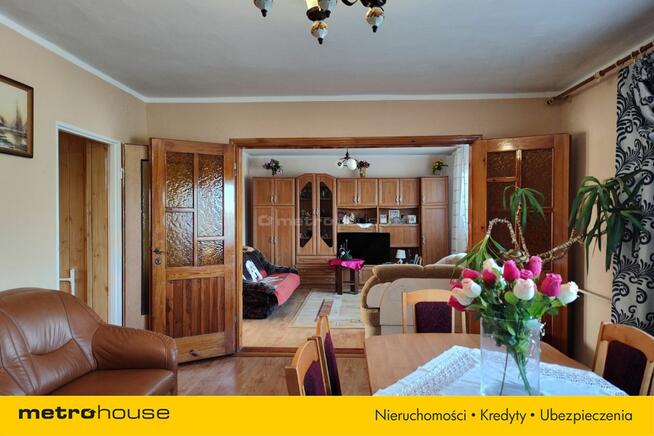 Dom na wsi z dużą działką i zabudowaniami gospodar