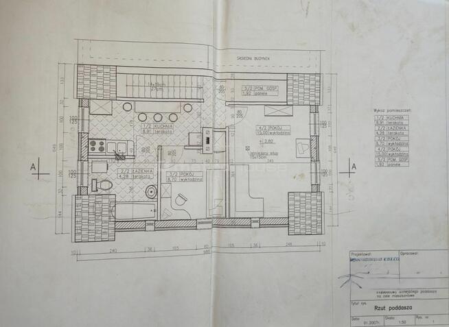 Dom w zabudowie bliźniaczej z garażami i ogrodem.