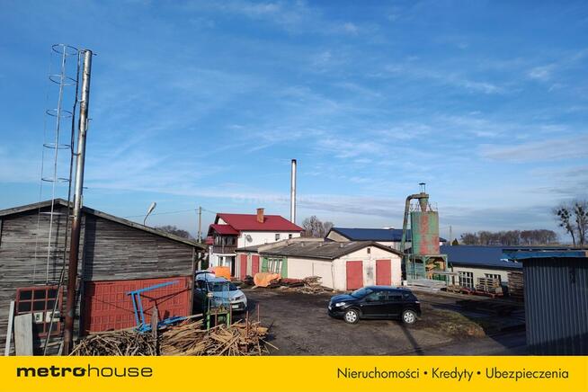 Zakład produkcji drzwi wraz z domem mieszkalnym.