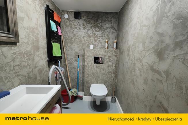 Zakład produkcji drzwi wraz z domem mieszkalnym.