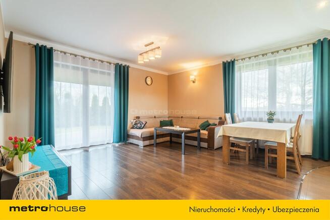 Komfortowy dom położony na obrzeżach miasta.