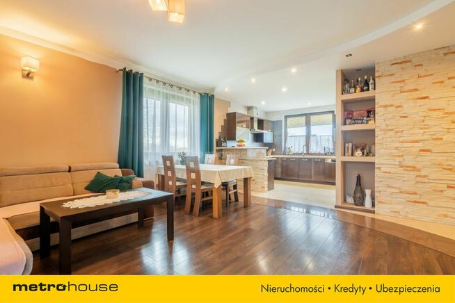 Komfortowy dom położony na obrzeżach miasta.