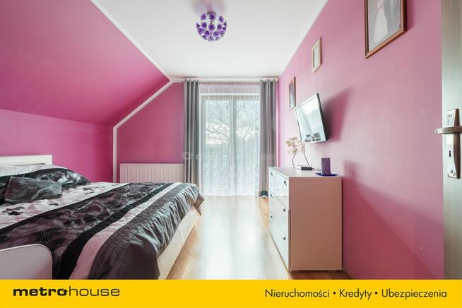 Komfortowy dom położony na obrzeżach miasta.