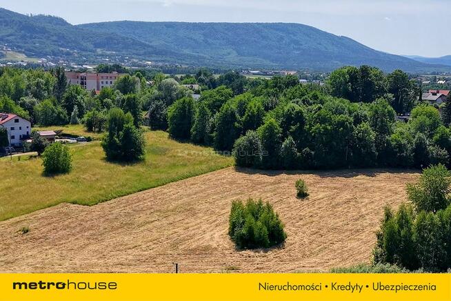 Działka w spokojnej okolicy blisko centrum miasta.