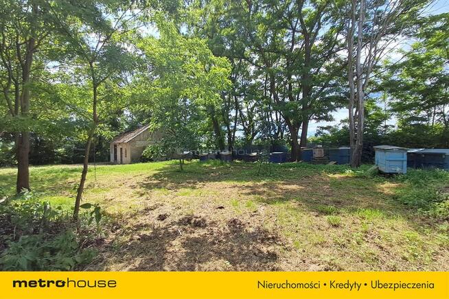 Atrakcyjna działka z zabudowaniami.