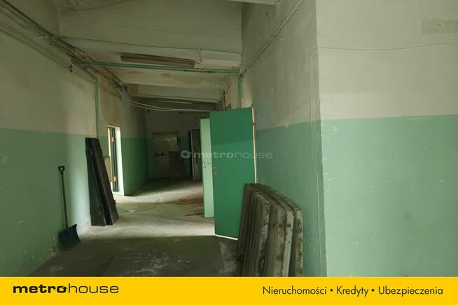 Pawilon handlowy z parkingiem w centrum Biskupca