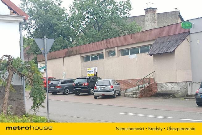 Pawilon handlowy z parkingiem w centrum Biskupca