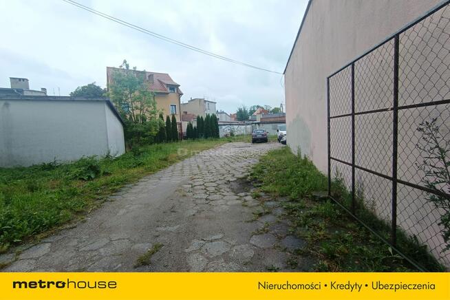 Pawilon handlowy z parkingiem w centrum Biskupca