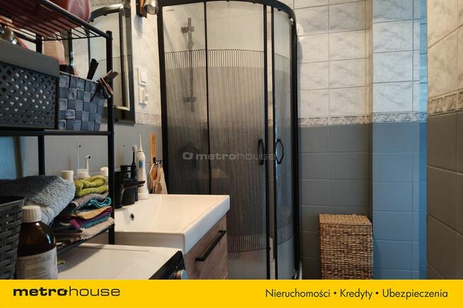 Trzypoziomowa kamienica z lokalem handlowym.