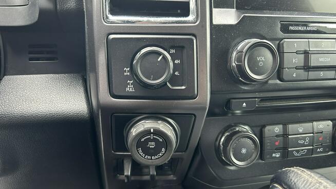 Ford F150 XLT 5.0 V8 395 KM Skóry El. fotele Kam cof. Podgrz fotele Czarny sufit