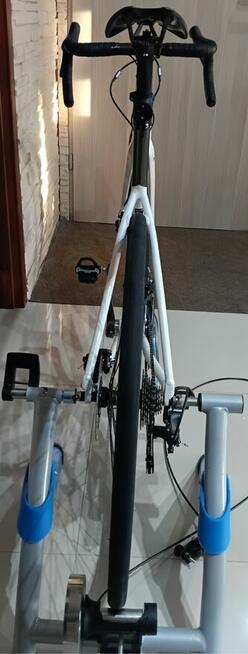 Rower szosowy Romet Huragan 4 Rozmiar 56 L + trenażer GRATIS