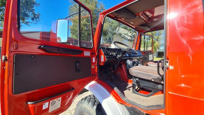 Mercedes-Benz Unimog 1300L 4×4