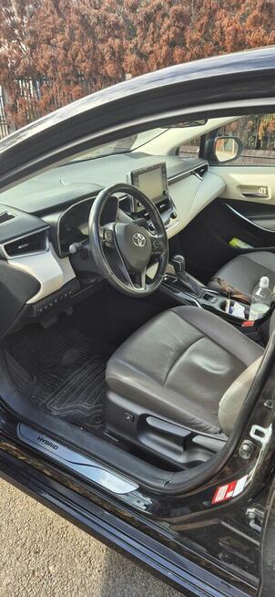 Sprzedam Toyota Corolla sedan hybryda