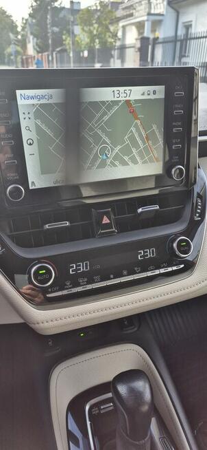 Sprzedam Toyota Corolla sedan hybryda