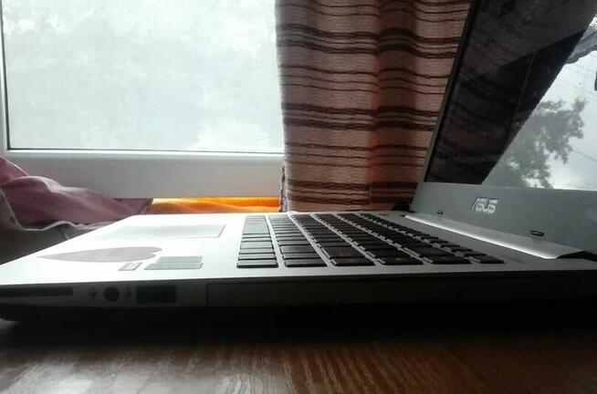 Laptop Asus 128GB SSD Core i3 LCD 14 Win8.1 + 17 filmów !