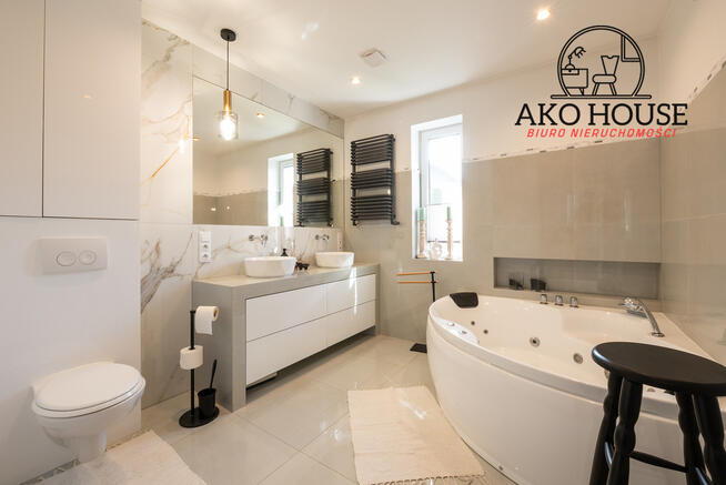 Dom marzeń w Choroszczy – 225 m², kominek, 7 pokoi