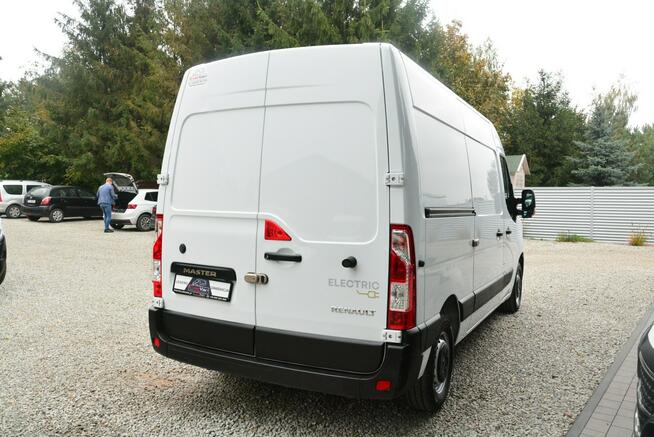 Renault Master sredniak L2H2 3 osobowy lift elektryk pełna opcja ELECTRIC 57kw77ps
