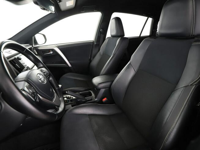 Toyota RAV-4 4x4 półskóra navi kamera grzane fotele LED asystenci Bluetooth