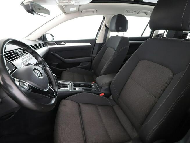 Volkswagen Passat 4x4 DSG panorama navi klima auto grzane fotele czujniki parkowania hak