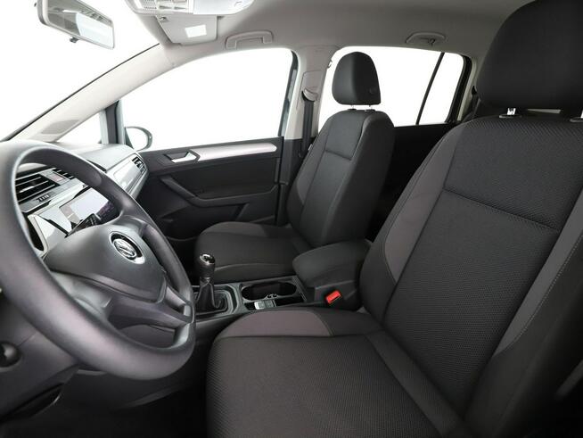 Volkswagen Touran navigacja klimatyzacja grzane fotele czujniki parkowania