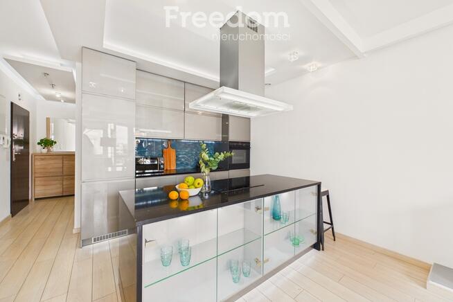 Apartament z widokiem na Bramę Targową.