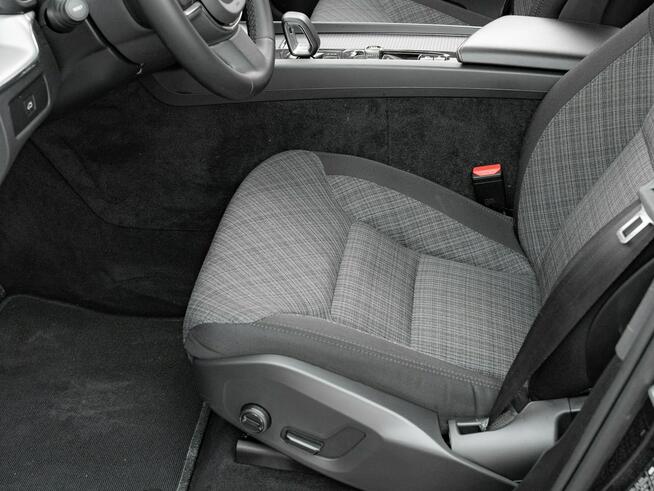 Volvo XC 60 DW8TM28#B4 B ESSENTIAL Cz.cof LED 2 stref klima Salon PL VAT23%