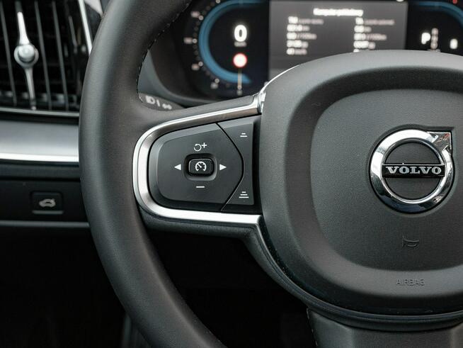 Volvo XC 60 DW8TM28#B4 B ESSENTIAL Cz.cof LED 2 stref klima Salon PL VAT23%