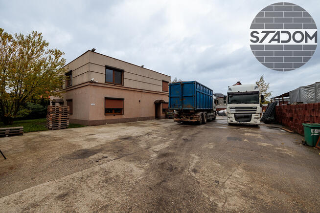 Dom z halami magazynowymi – Miejska Górka