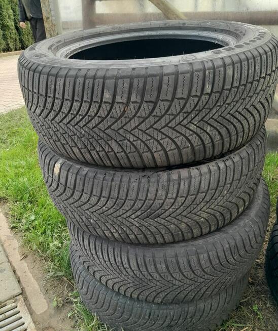 Opony wielosezonowe R17 215/60