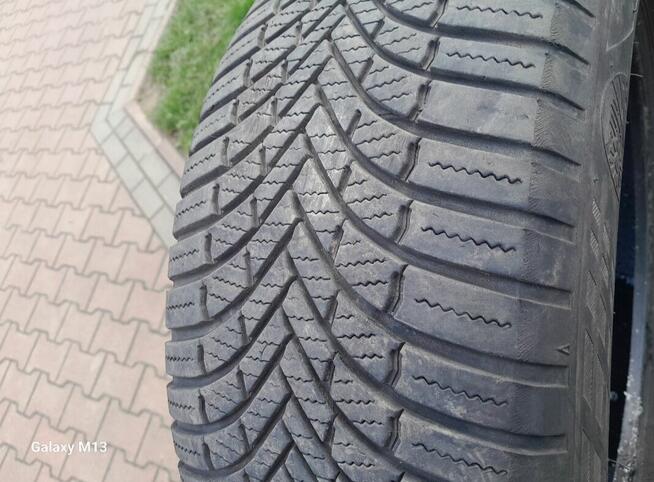 Opony wielosezonowe R17 215/60