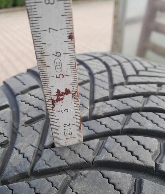 Opony wielosezonowe R17 215/60