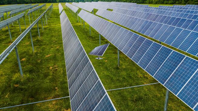 Czysty Strumień - Mycie Paneli, Elewacji, Kostki