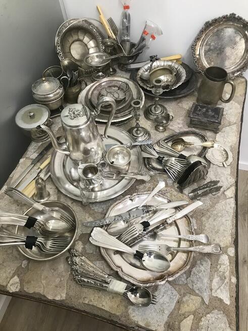 Loppis ze Szwecji z towarem i samochód Volvo XC 70 rok 2004