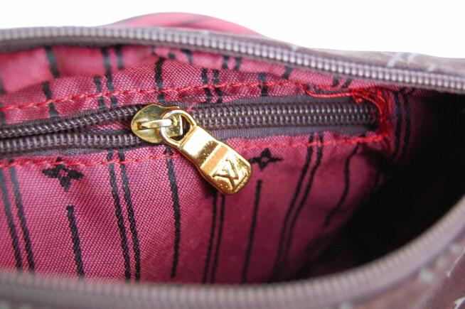 Zamszowa, brązowa torebka na ramię Louis Vuitton, replika