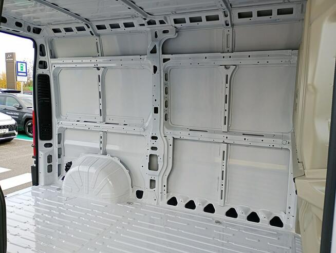 Fiat Ducato Furgon L2H2 3,3T Diesel 140KM Manual