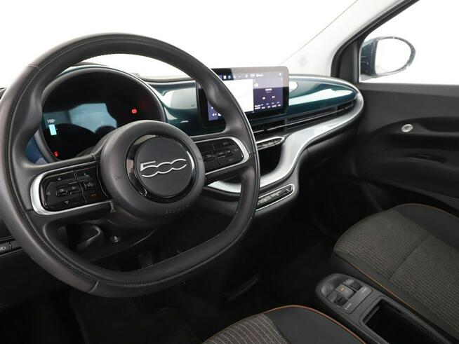 Fiat 500e LED navi klima auto panorama czujniki parkowania