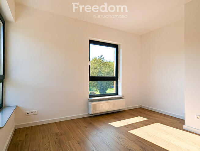 Nowy wykończony dom gotowy do wprowadzenia