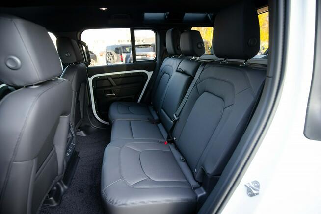 Land Rover Defender MY25 3.0D I6 200 KM AWD X-Dynamic SE 110 FujiWhite JLR Marvel Łódź