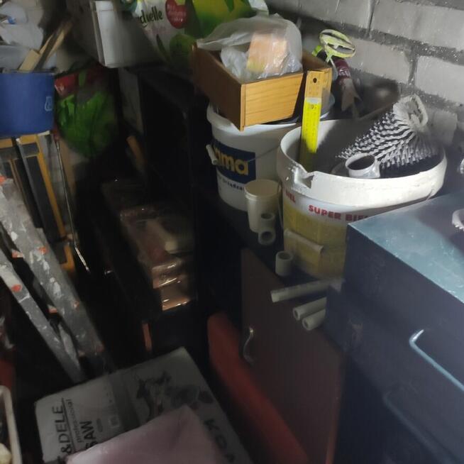 Sprzedam zawartość boksu