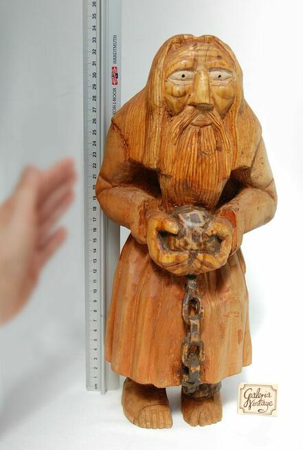 Dziad z kulą u nogi, rzeźba ludowa, drewniana, rękodzieło