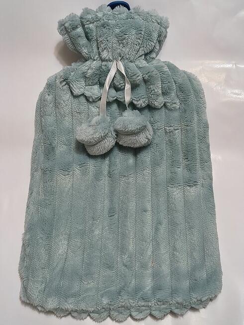 Nowy termofor gumowy z puszystym pokrowcem błękitny