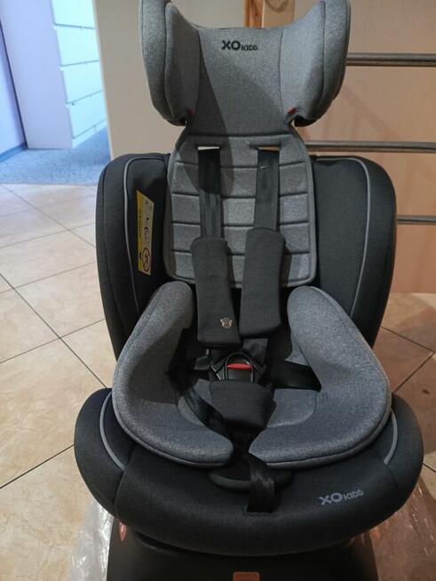 Sprzedam fotelik samochodowy XoMax 0-36 kg obrotowy 360 °Iso