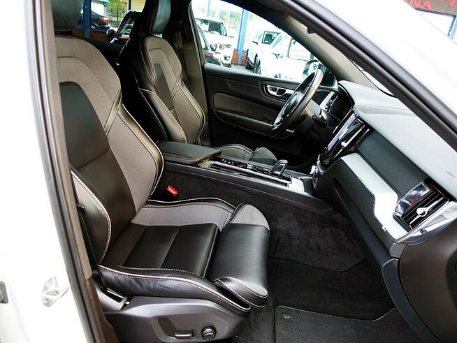 Volvo XC 60 R-DESING+Skóra+Harman/Kardon+NAVI 1WŁ KRAJ 3Lata GWARANCJA Bezwyp F23%