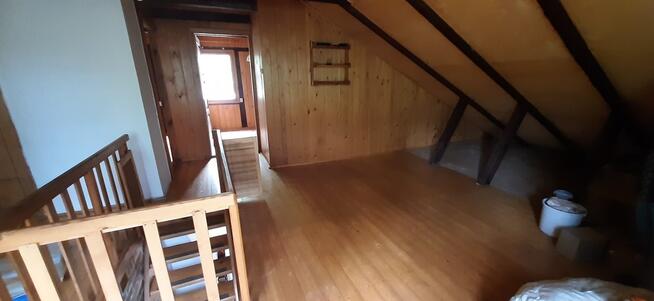 Łacha, drewniany dom na działce 1423 m