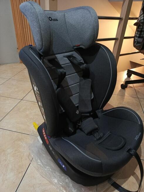 Sprzedam fotelik samochodowy XoMax 0-36 kg obrotowy 360 °Iso