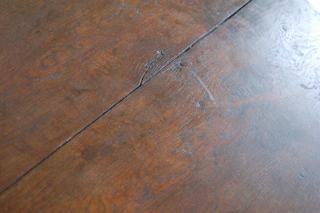 Przedwojenny stolik drewniany, kawowy, na jednej nodze