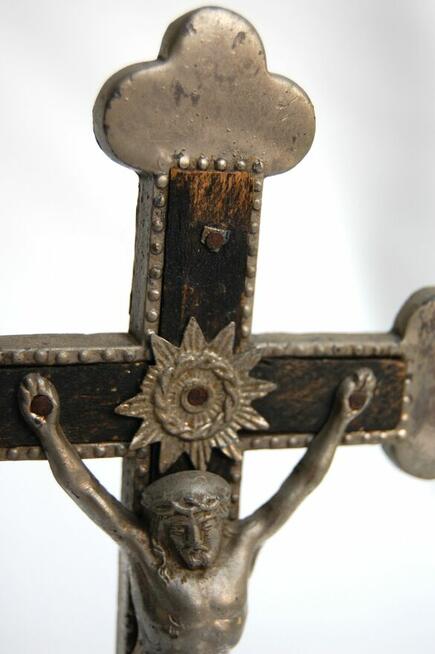 Przedwojenny metalowy drewniany tradycyjny krzyż krucyfiks