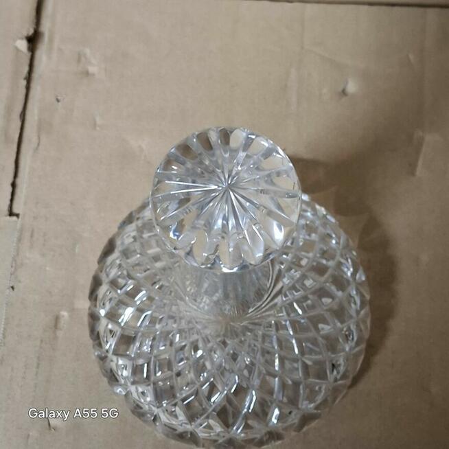 Kryształowa ciẹta karafka