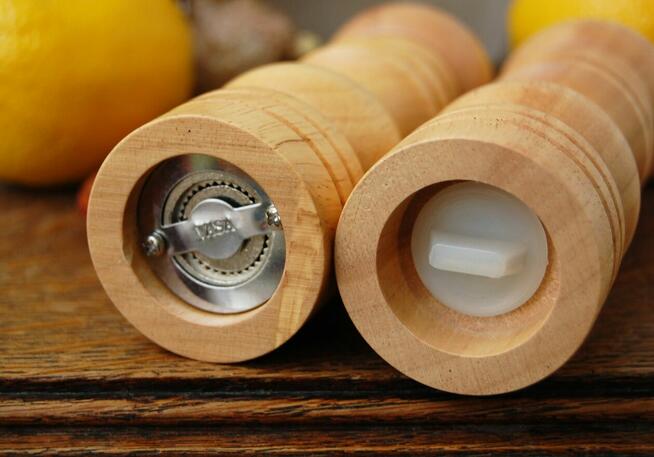 Solniczka i młynek do pieprzu Vasa, zestaw, drewno